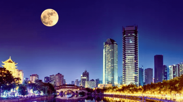 Mond über Chengdu